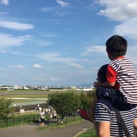 飛行機と隆ちゃんの画像