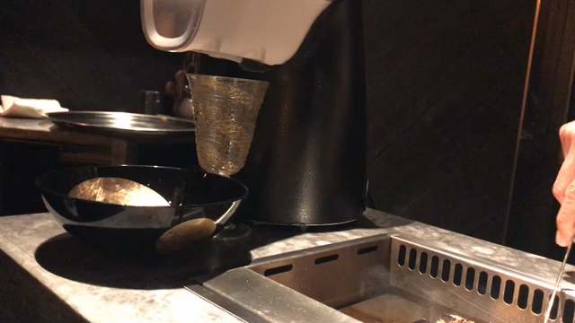 噂の会員制の焼肉店を訪問“西麻布焼肉Ｘ~TEN~”の記事動画