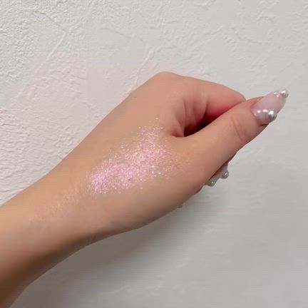 【DIORクリスマスコフレ2025】多色ラメが可愛すぎる！ホリデー限定ハイライト♡の記事動画