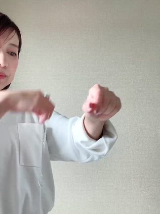 【ユニクロ】キマりすぎずカジュアルにもなりすぎない「ほどほどユニクロコーデ」の記事動画
