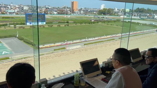 浦和競馬場　レース中のリアルな生声の記事動画