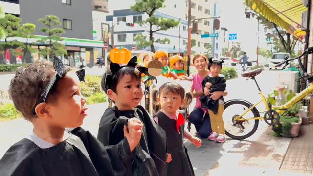 ハロウィン・お相撲さん見学の記事動画