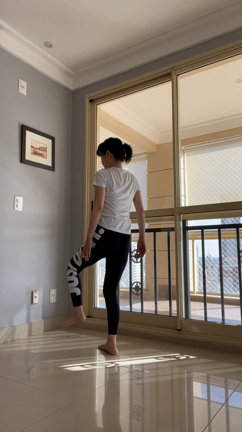 お手軽かんたん！世界中で今人気の片足逆立ちをやってみたの記事動画