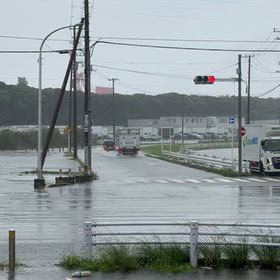 台風接近中の新たな一週間のスタートの画像
