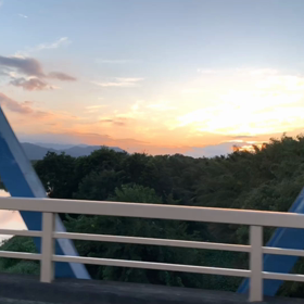 夕暮れと吉野川と高越山の画像