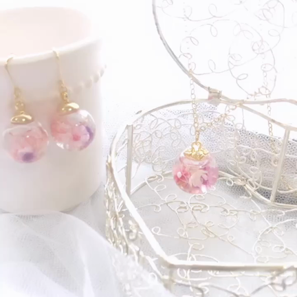 たった半日でライセンス取得！ハーバリウムアクセサリーレッスン♡川崎市川崎区のお花教室ココラヴィの記事動画