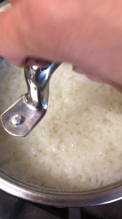 家庭の鍋で炊くご飯は一層美味しいの記事動画