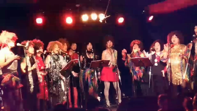 ママ達がアフロで弾けたクリスマスライブ♬の記事動画