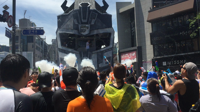 毎年恒例の水鉄砲祭りに行ってきました＊新村(シンチョン)の記事動画
