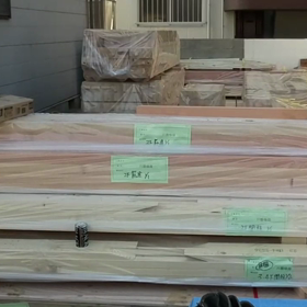 手組の三階建ての画像