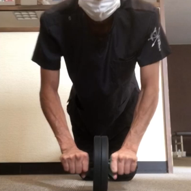 腹筋ローラーでバキバキ腹筋になる！の画像