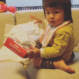 ティッシュ好きな1歳児。散らかすよ。の画像