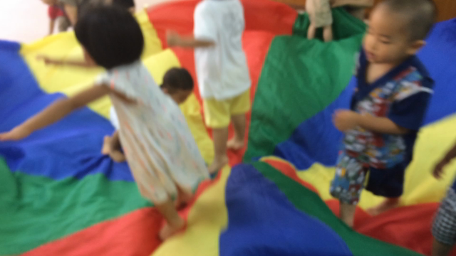 親も子も笑顔の親子ヨガの記事動画