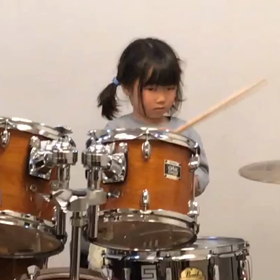 5歳女の子ドラム演奏！動画の画像