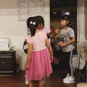 キッズダンス生徒さん達は楽器に興味あり過ぎ(動画)！の画像
