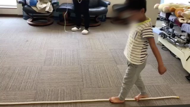 なぜ物や人にぶつかるの？距離感がわからない理由とその改善方法①の記事動画