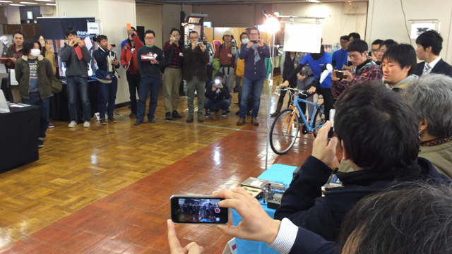 自転車もエアバックの時代に！？の記事動画