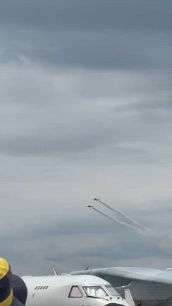 初めて自衛隊の航空祭に行ってみたの記事動画