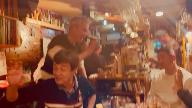BBQのあとにライブバーの記事動画