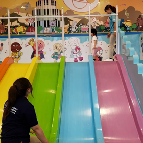 アンパンマンミュージアム滑り台の画像