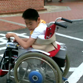 リハビリの電動車いすの画像
