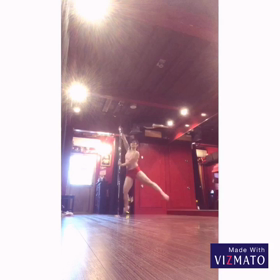 スピニングポールダンス練習の画像
