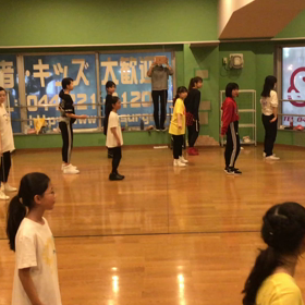 小学６年生たちが大人に混ざって頑張っていますっ！(^^)/の画像