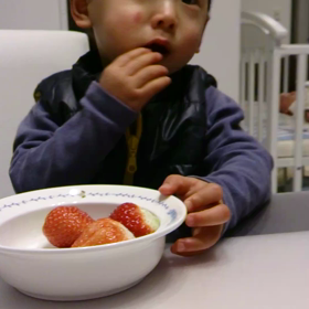 １６日(金)苺を食べるの画像