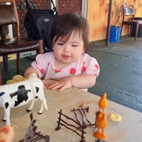 えま:何もつかまず自力で立ち上がれるし、つたい歩きしますの画像