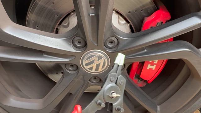 VW純正 ホイールボルト樹脂キャップ外し？の動画 | けいちゃんのブログ