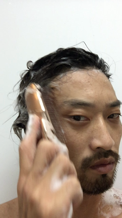 シャンプーでケアしながら顔がリフトアップ？！の記事動画