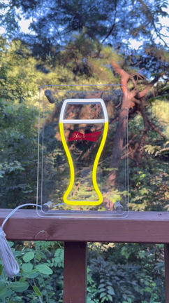 Summer camping with neon signの記事動画