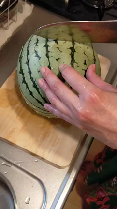 一刀両断、スイカ入刀！の記事動画