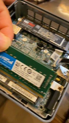 nuc 組み立て　ちょー簡単の記事動画