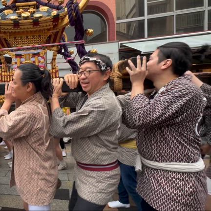 雨の三社祭、お神輿担ぐの記事動画