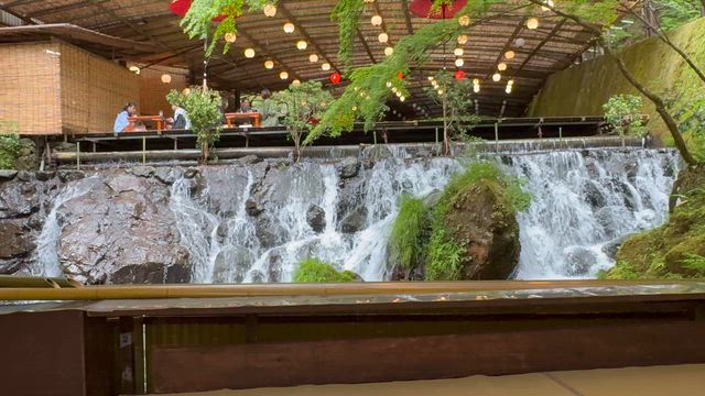 京都・貴船の川床で流しそうめん！「川床 ひろ文」の記事動画