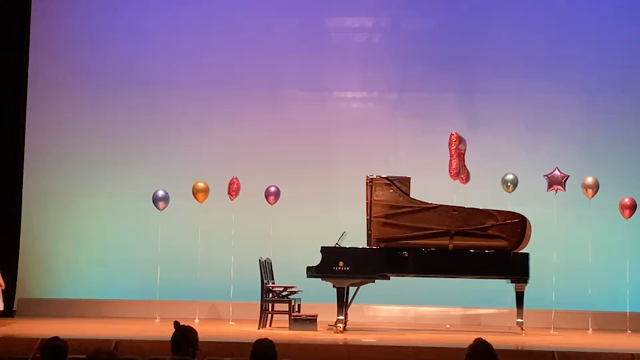 ピアノ発表会  猫被り物演奏の記事動画