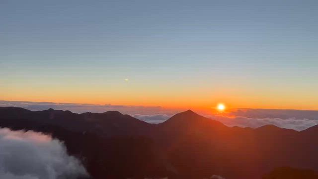 地平線からの日の出の記事動画