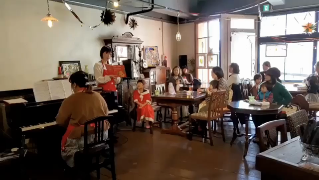 ピアノで奏でる読み聞かせ会　クリスマスバージョンの記事動画