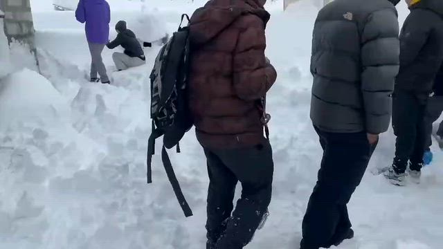 ヘリでヒマラヤ上空&エベレストベースキャンプ付近で雪崩...の記事動画