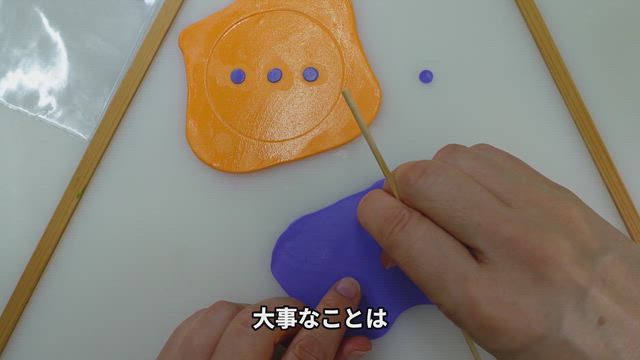 水玉リボンが“布みたい”に見える理由。ヨーロッパのシュガークラフトにも通じる『オンレイワーク』の記事動画
