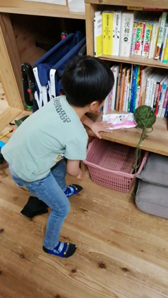 テレビを見ていた５歳児が急に始めたことの記事動画