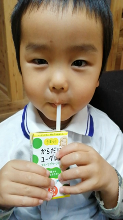 【野菜嫌いキッズにもオススメ！】栄養不足を美味しく補える！子ども達も大好きなフルーツドリンクの記事動画
