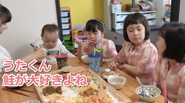 巨大ちらし寿司の記事動画