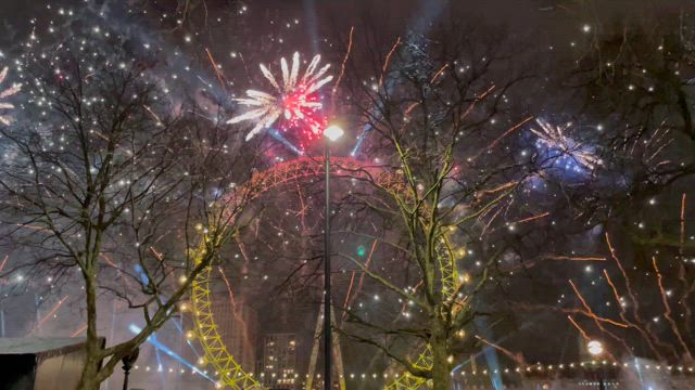 ロンドン　カウントダウン花火に　行きました。の記事動画