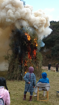 一年間の幸せを願う火祭りは身震いする感動♡の記事動画
