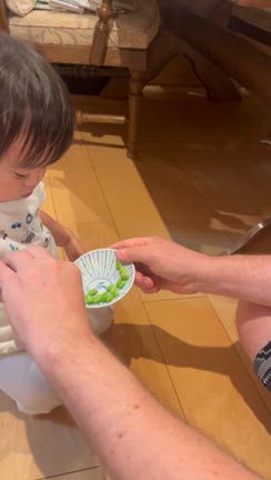 1歳次男vsネイティブアーロンの記事動画