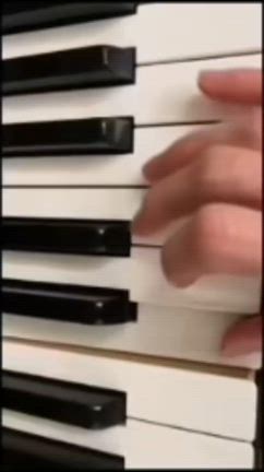 久しぶりにピアノを弾く♬の記事動画