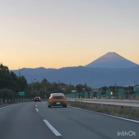 日の出前の富士山の画像