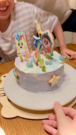 次男の誕生日／カーヴィーケーキとバルーン風アイシングクッキーの記事動画